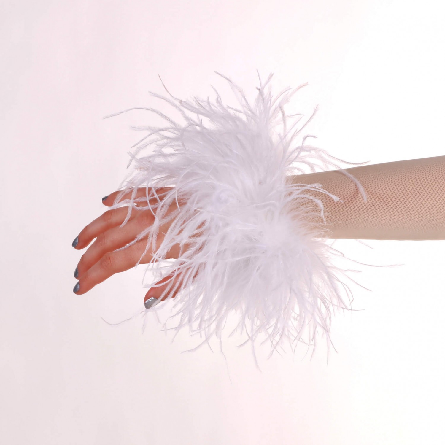 Ostrich feather cuffs in white