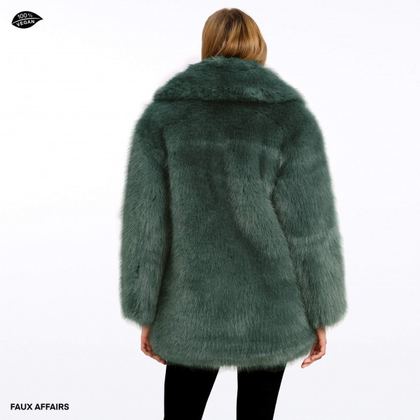 woman´s fake fur coat