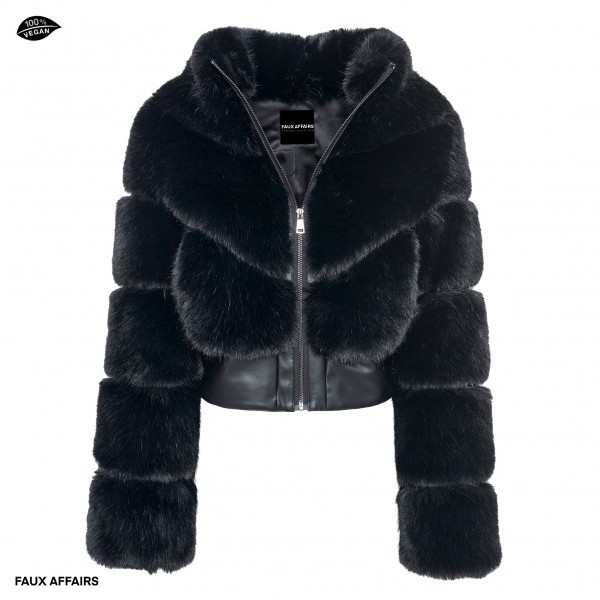 woman´s jacket with fake fur